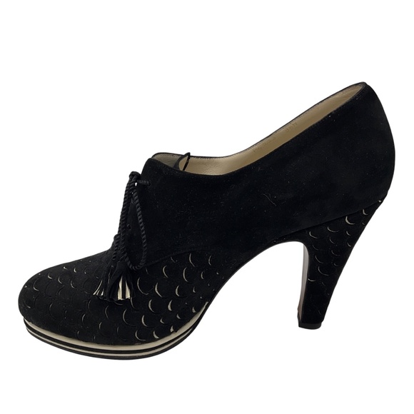 SALVATORE FERRAGAMO BLACK LIMITED EDITION ARCHIVES SIRENA 1938 SUEDE HEELED SHOE - Picture 3 of 12
